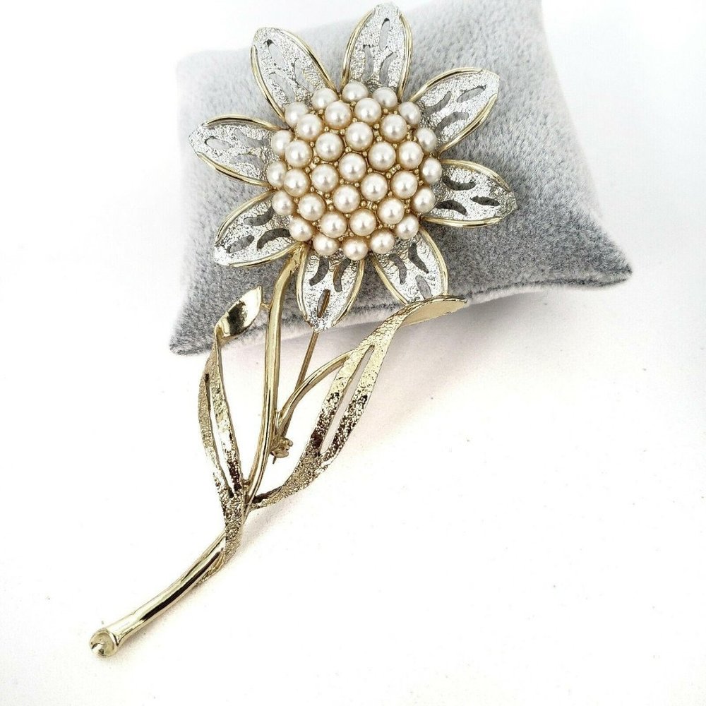Cathe Vintage 1970s Flower Brooch Silver Tone Petals Pearl Center Brushed Metal